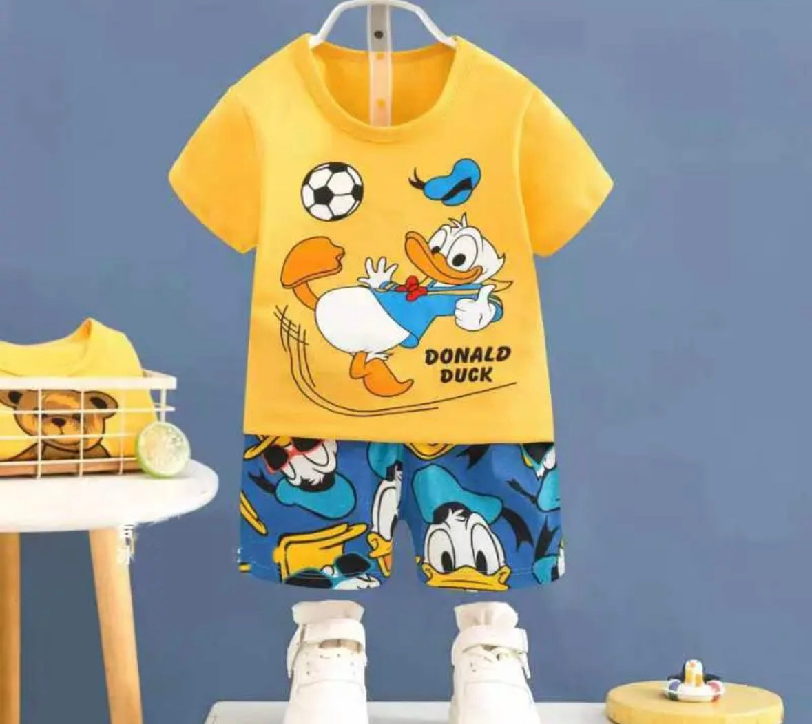 Donald Duck outfit