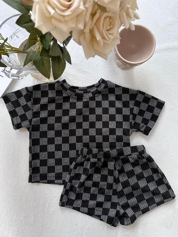 Black and grey checkered set